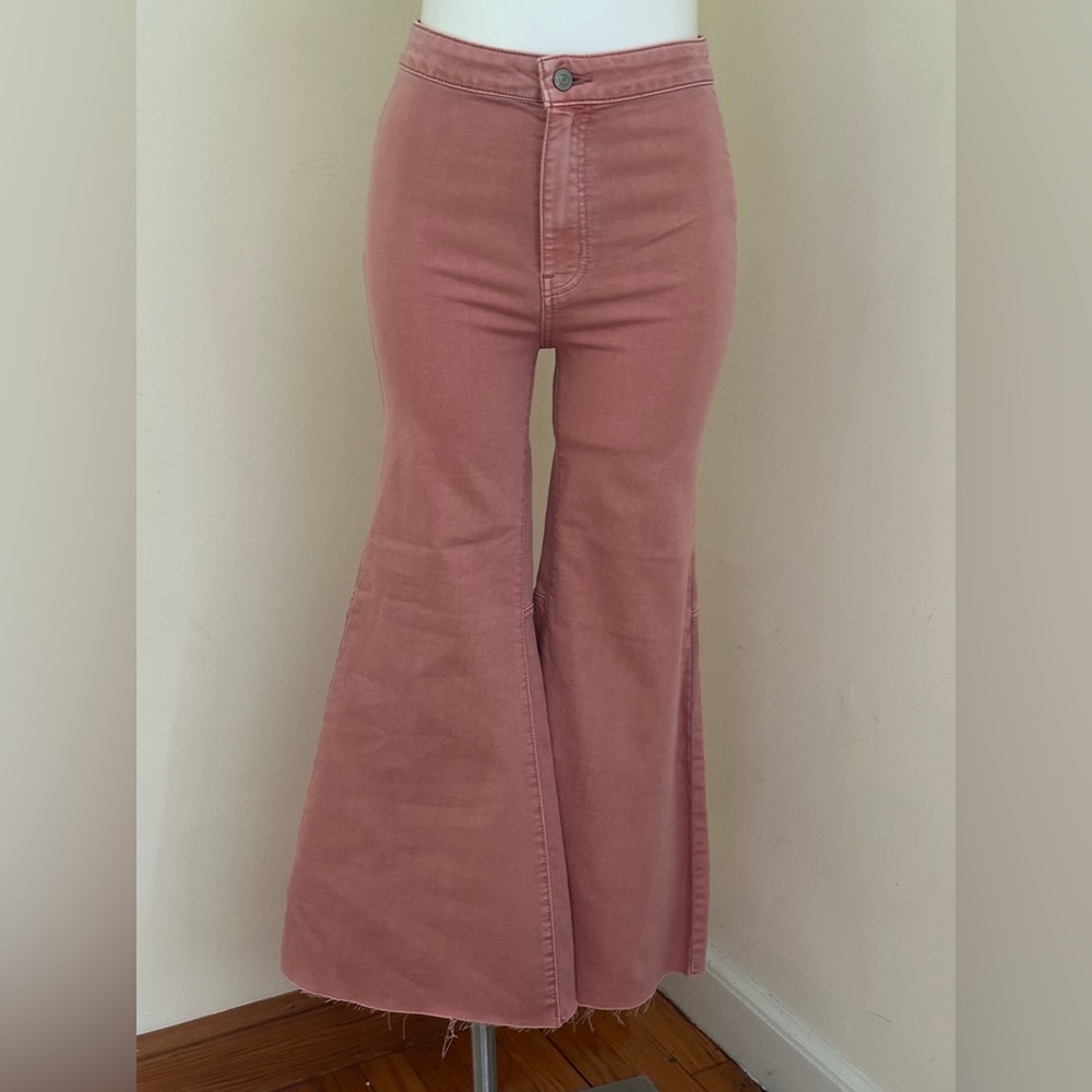 We The Free Casual Pink Flare Mid Rise Jeans With Back Pockets Sz 29.